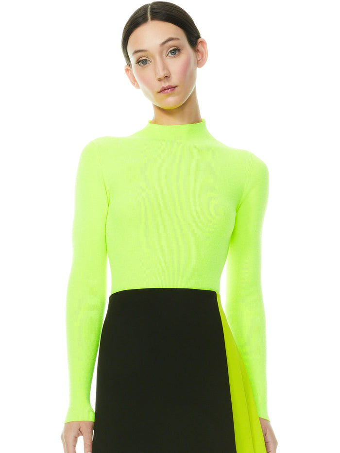 CIARA TURTLENECK PULLOVER - LIME PUNCH