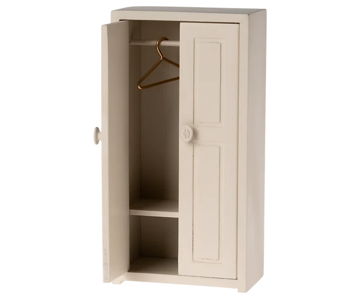 Cream Closet, Mouse