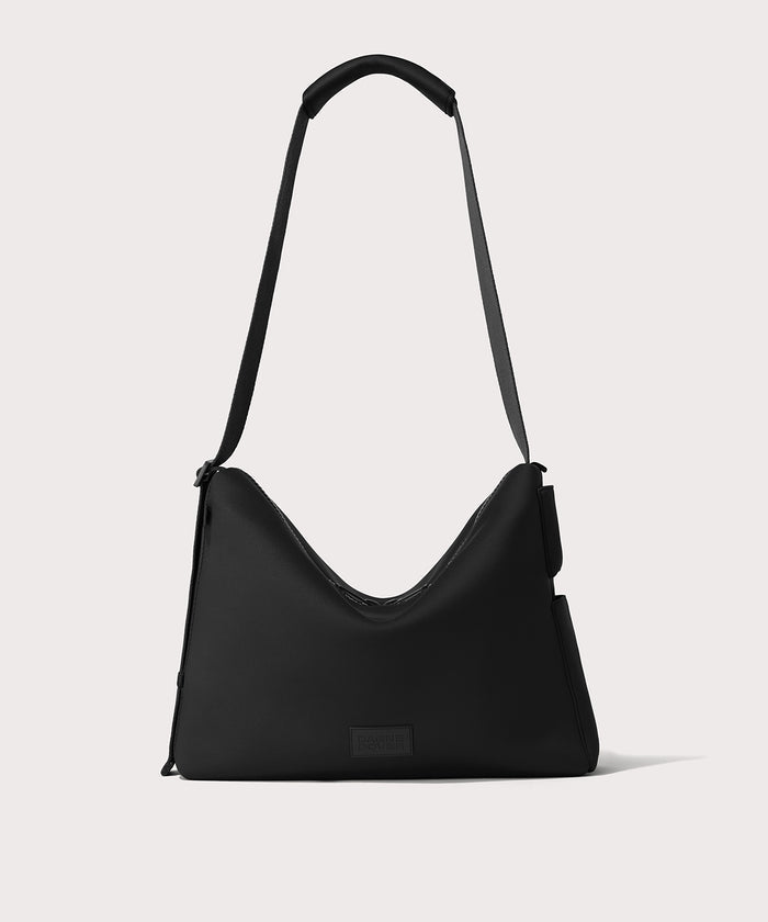 Large Shoulder bag in a black seen from the front view.