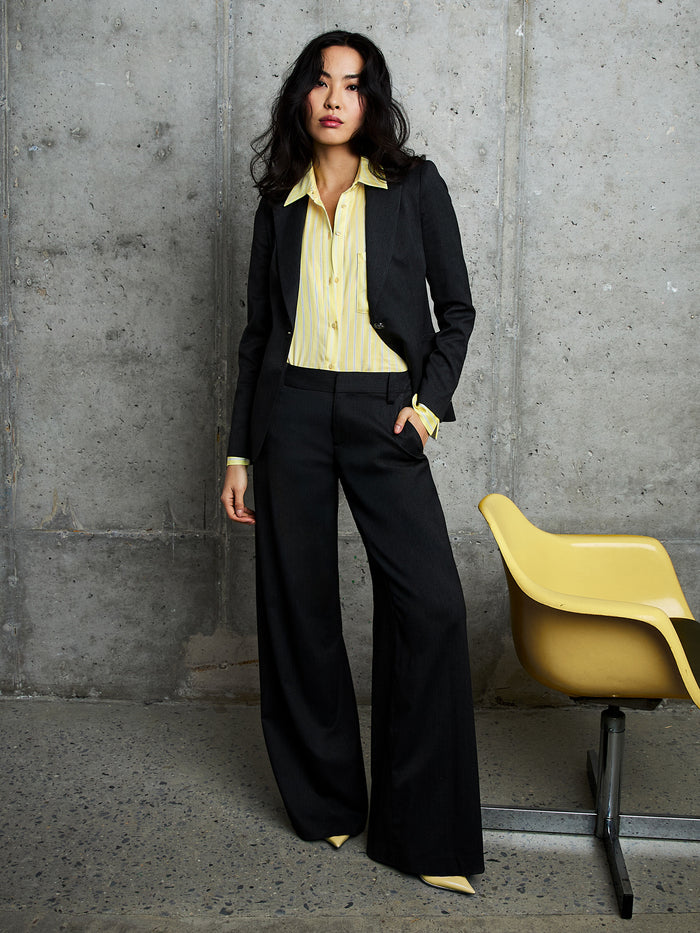 FINELY PINSTRIPED BUTTON DOWN - CRESCENDO STRIPE