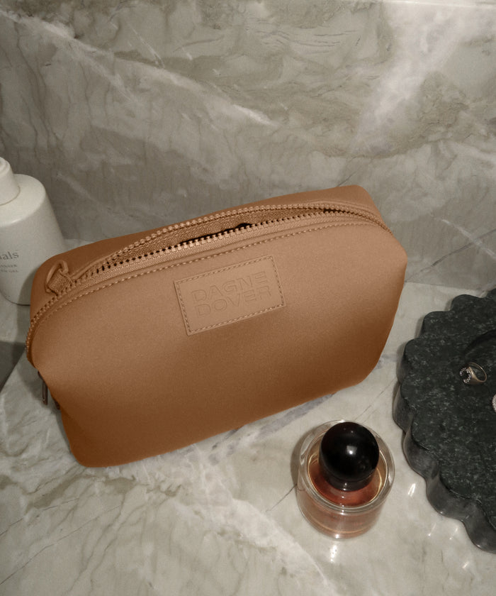 Hunter Toiletry Bag in Dark Moss, Small