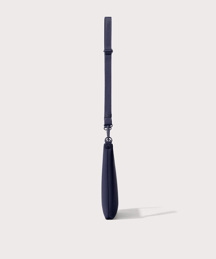14 inch laptop shoulder bag in navy blue  seen from the side view .