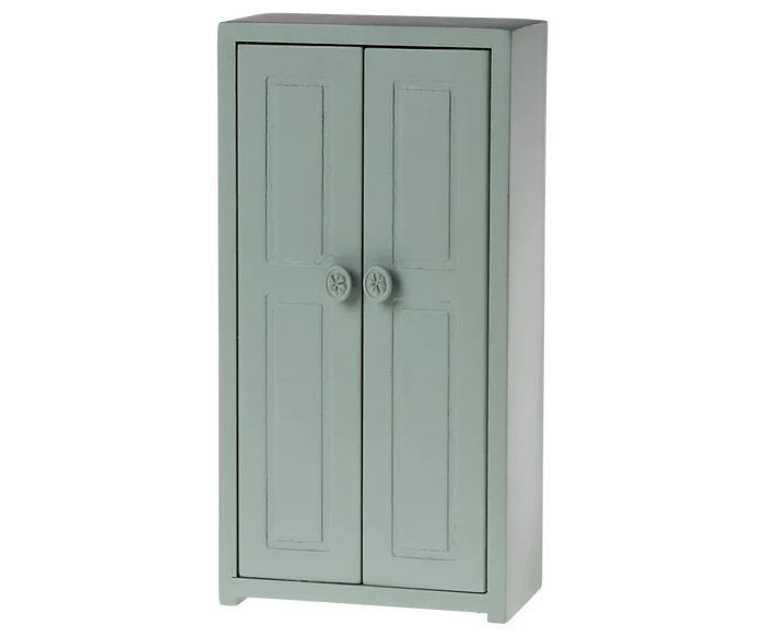 Soft Blue Closet, Mouse