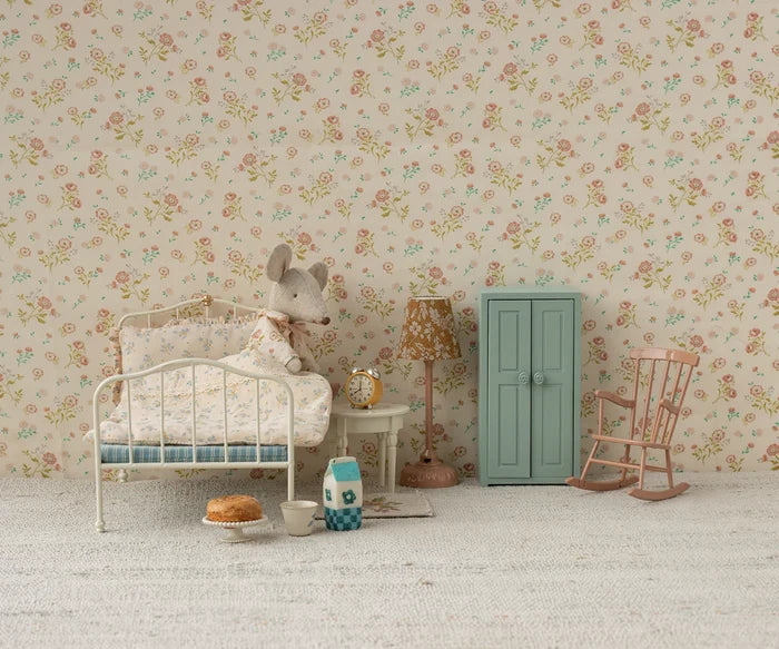 Soft Blue Closet, Mouse